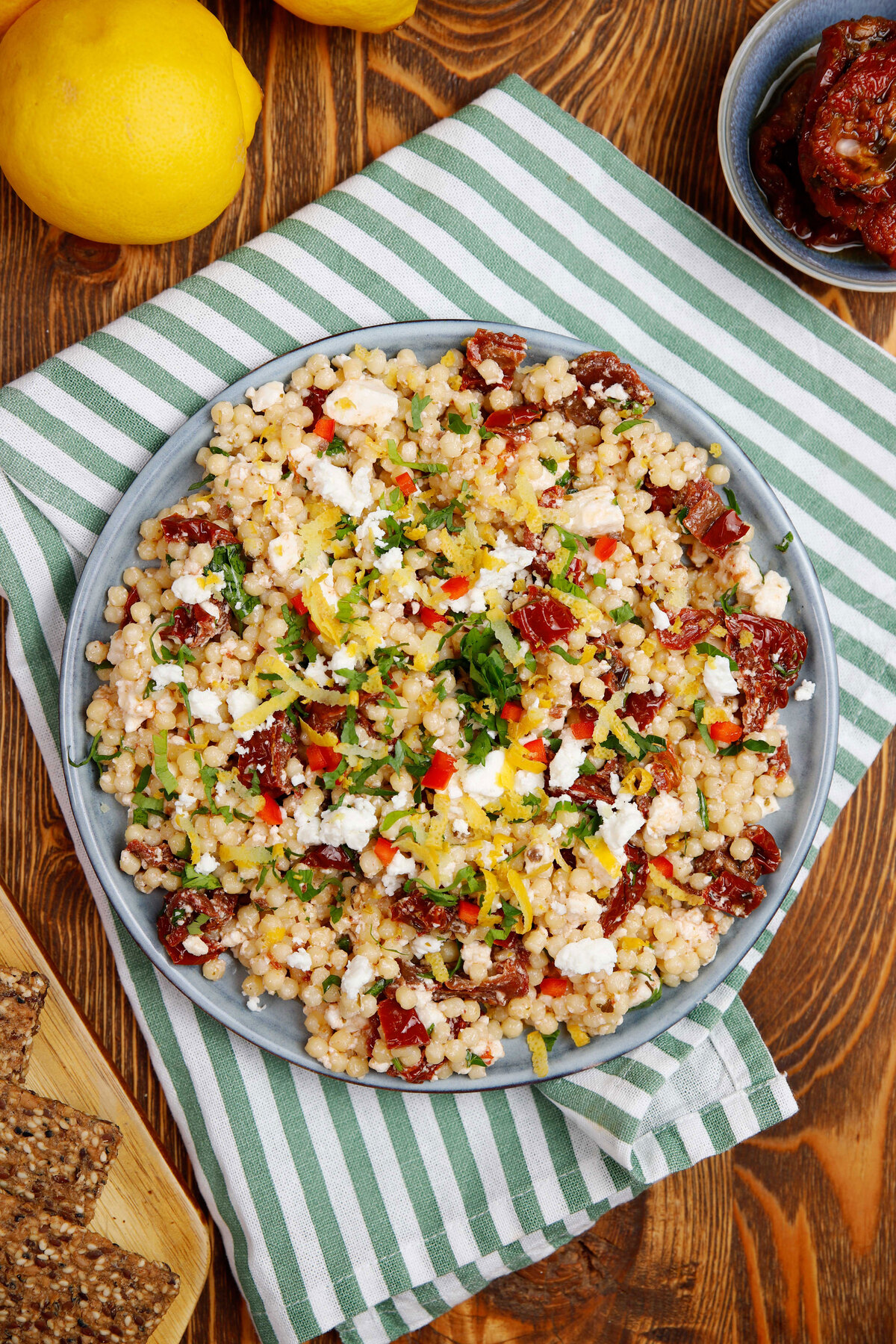 Κουσκουσέ με φέτα, λιαστή ντομάτα, λεμόνι και μαϊντανό
