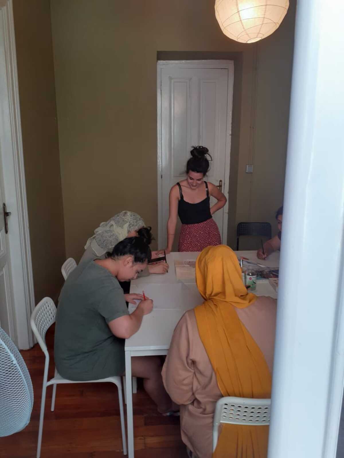 Στα υφάσματα του Pomegranate Project γυναίκες πρόσφυγες υφαίνουν την ελπίδα