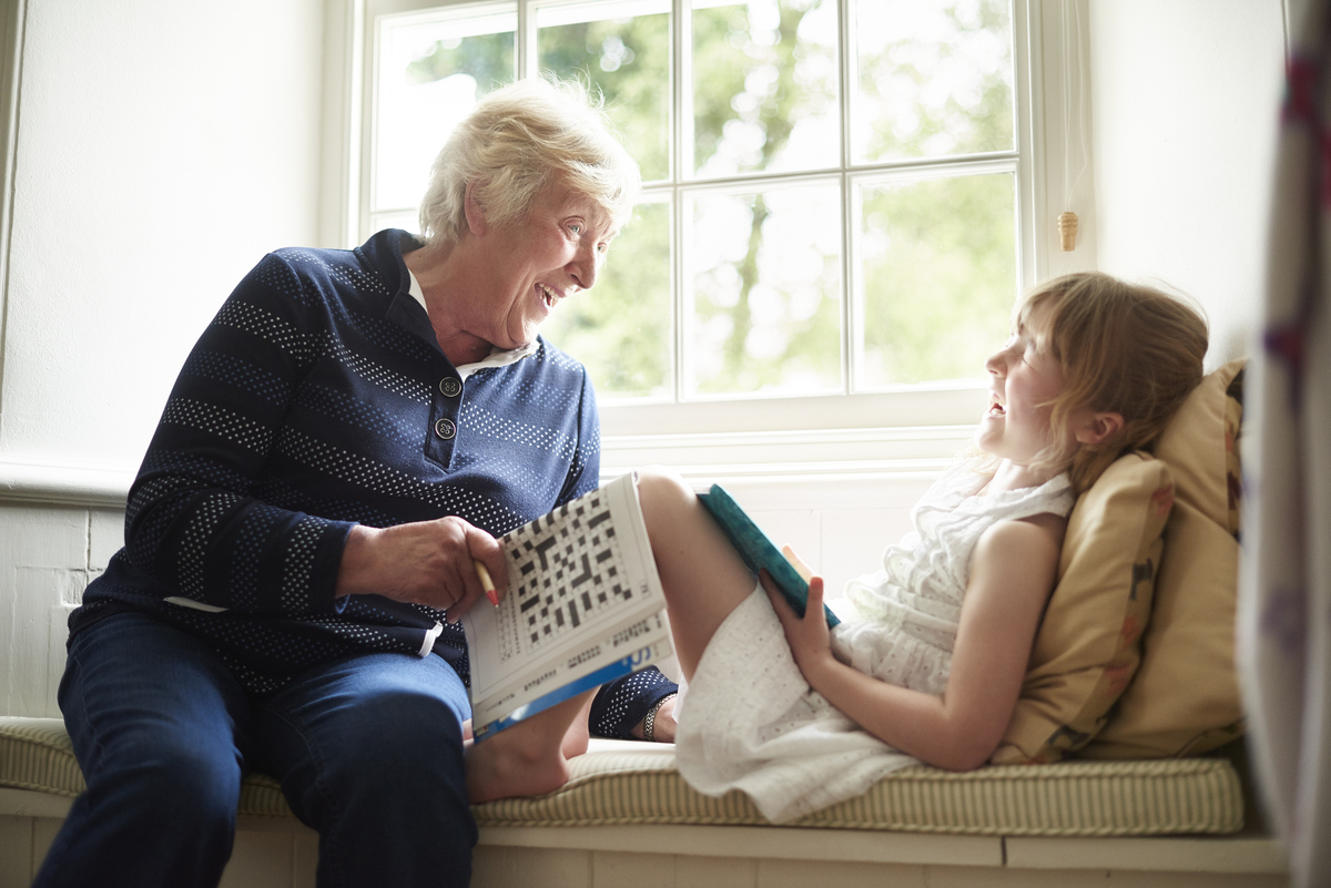 Άνοια: Τι σχέση έχουν οι φίλοι, τo smartphone και η οδήγηση;