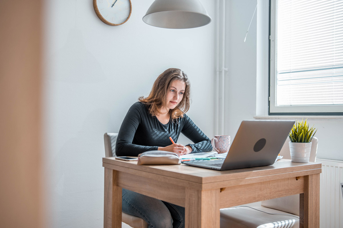 4 τρόποι για καθαρό και κοφτερό μυαλό, σύμφωνα με τη νευροεπιστήμη 