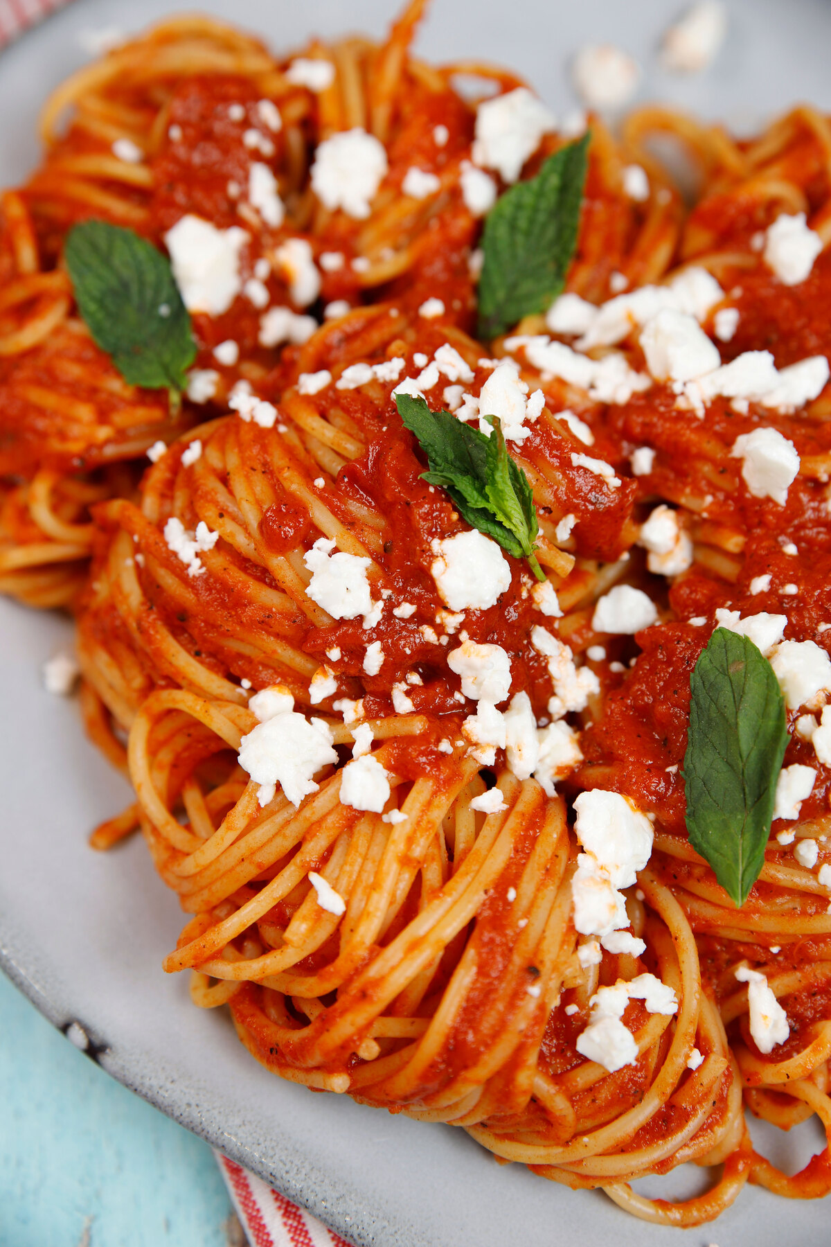 ζυμαρικά με σάλτσα ψητής πιπεριάς