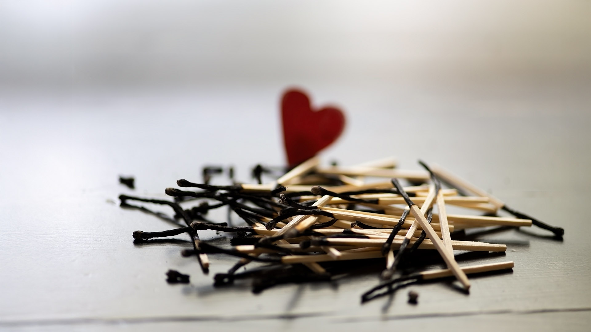 5 συνήθειες που δεν σε αφήνουν να ξεπεράσεις έναν χωρισμό