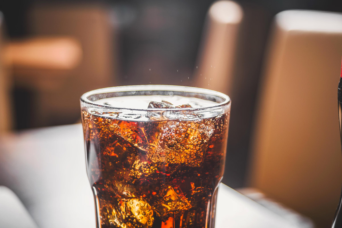 Γιατί το να πίνεις ζάχαρη είναι χειρότερο από το να την τρως;