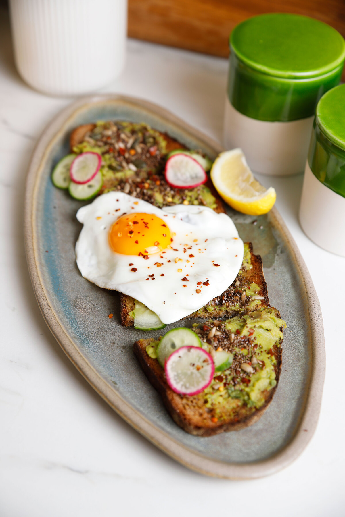 Avocado toast με αβγό και super foods για το πιο οικονομικό brunch στο σπίτι