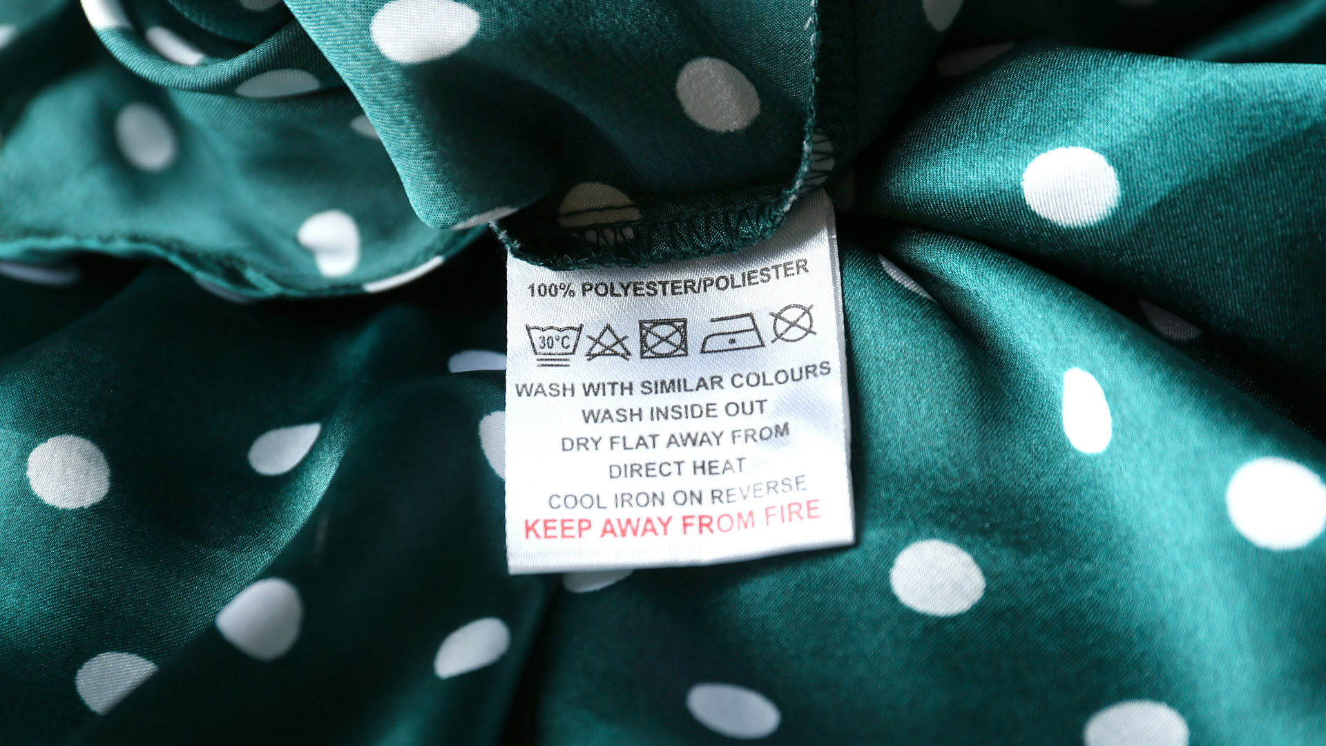 Το 70% των ρούχων είναι φτιαγμένα από πλαστικό: Μάθε να τα ξεχωρίζεις