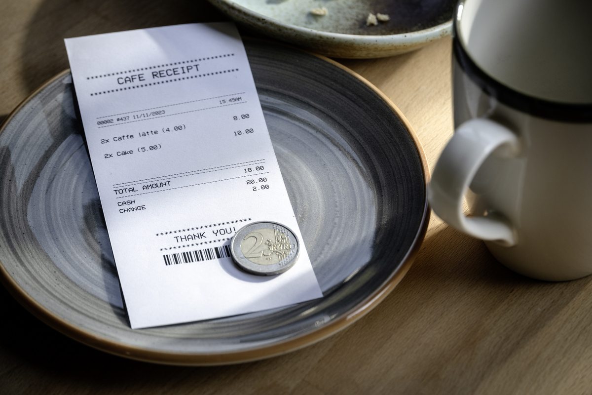 Οι αποδείξεις που πιάνουμε κάθε μέρα κρύβουν ένα χημικό κίνδυνο