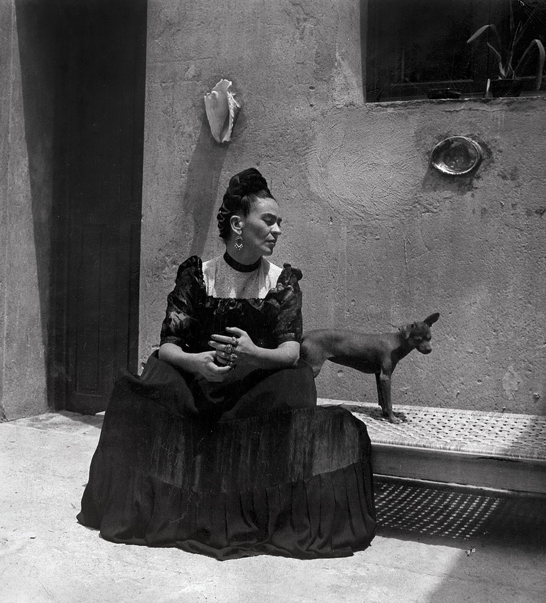 Η Frida Kahlo μέσα από τον φακό: Η άγνωστη ζωή της σε 241 φωτογραφίες
