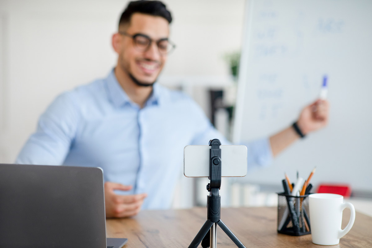 Οι influencers υγείας και ομορφιάς που ακολουθείς… τι πτυχίο έχουν;