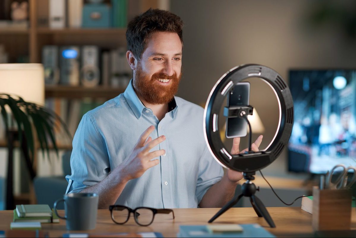 Οι influencers υγείας και ομορφιάς που ακολουθείς… τι πτυχίο έχουν;