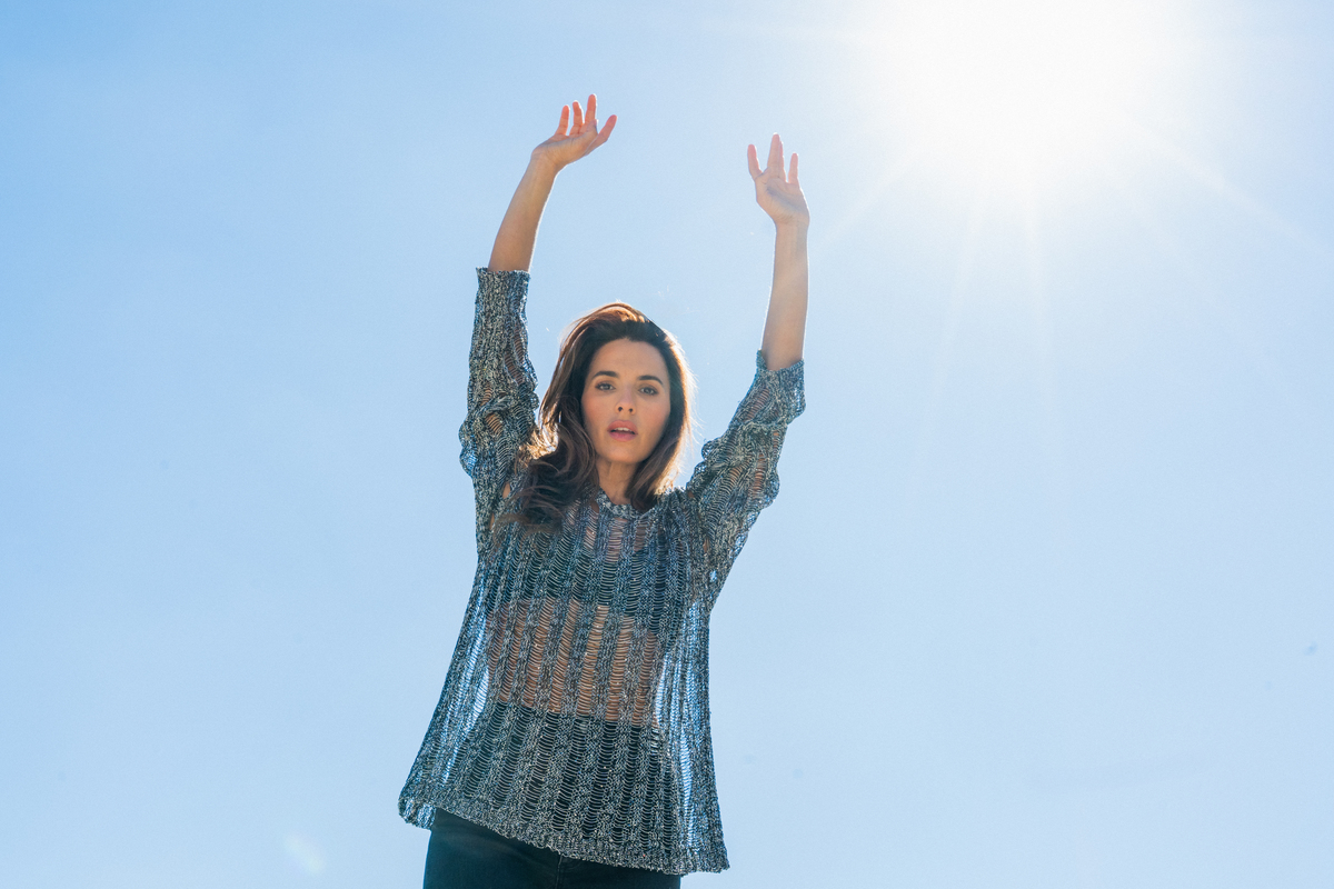 Μελία Κράιλινγκ: «Ο έρωτας είναι χημεία, πώς να απαρνηθείς τη χημεία;»
