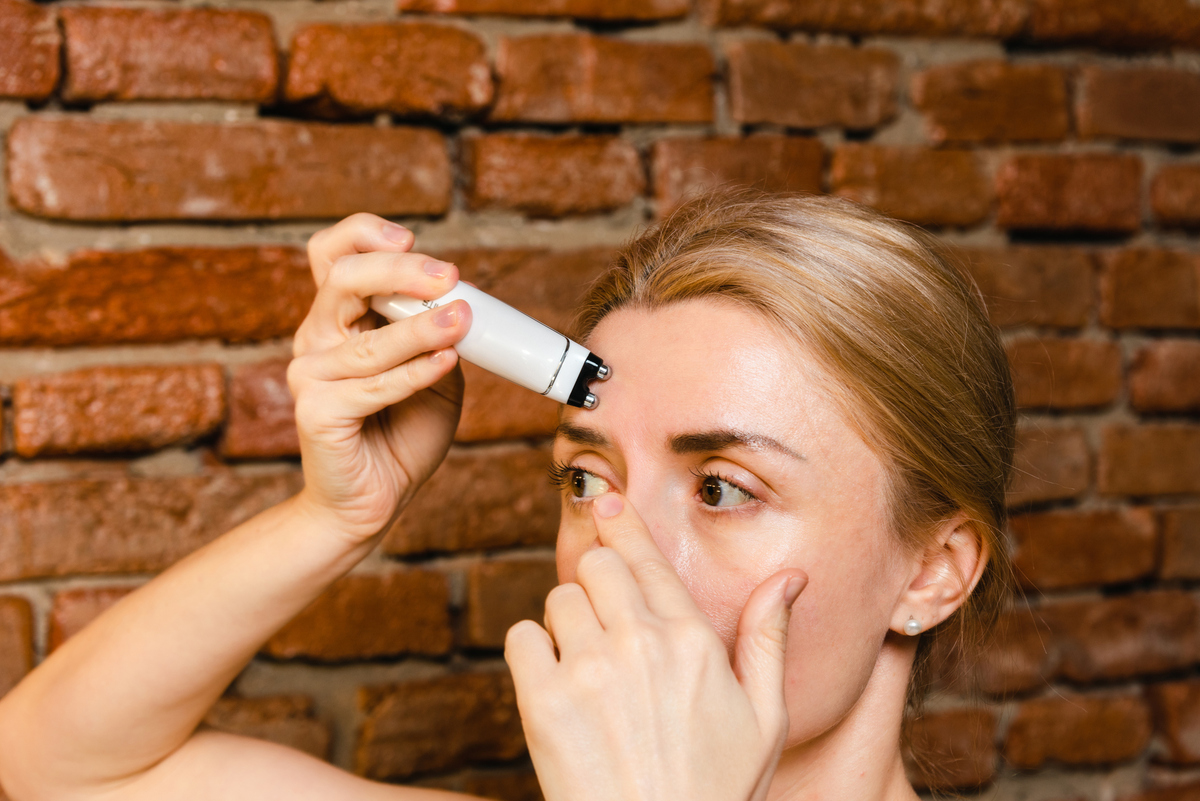 microcurrent beauty device