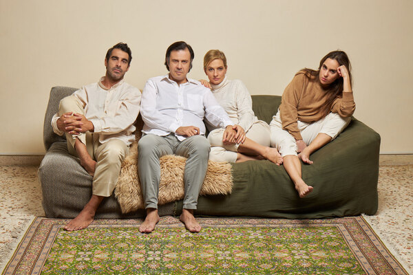 <php echo $editor_pick__image['alt']; ?>