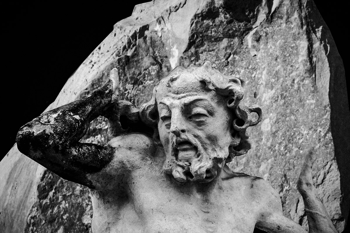 6 μαθήματα από τον Αλμπέρ Καμύ για να αντέξεις τον παραλογισμό της ζωής