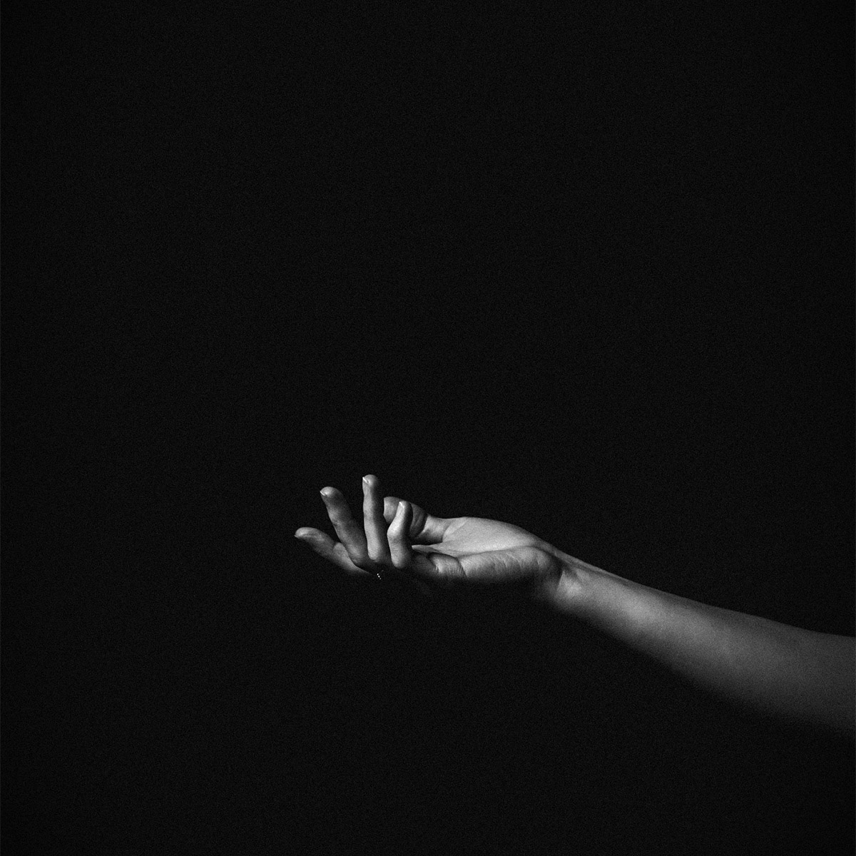 6 μαθήματα από τον Αλμπέρ Καμύ για να αντέξεις το παράλογο της ζωής