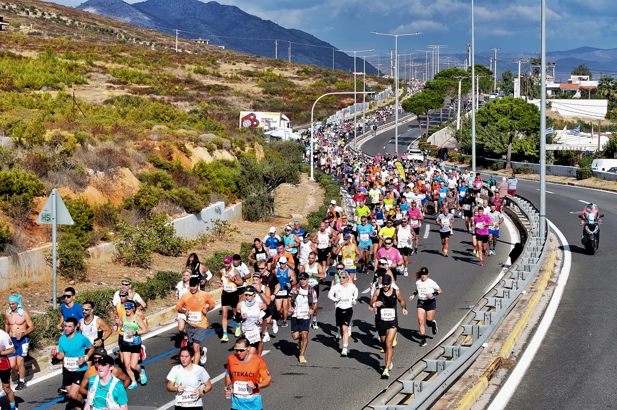 «Γιατί θέλησα να τρέξω στον Αυθεντικό Μαραθώνιο της Αθήνας»: Η μαρτυρία ενός Αμερικανού συγγραφέα