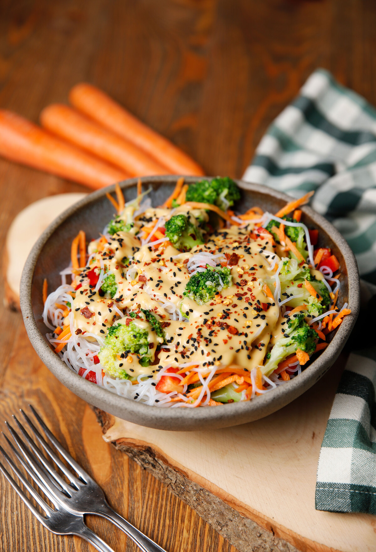 Noodles με λαχανικά και γλυκόξινη σος: γρήγορα, εύκολα και εθιστικά