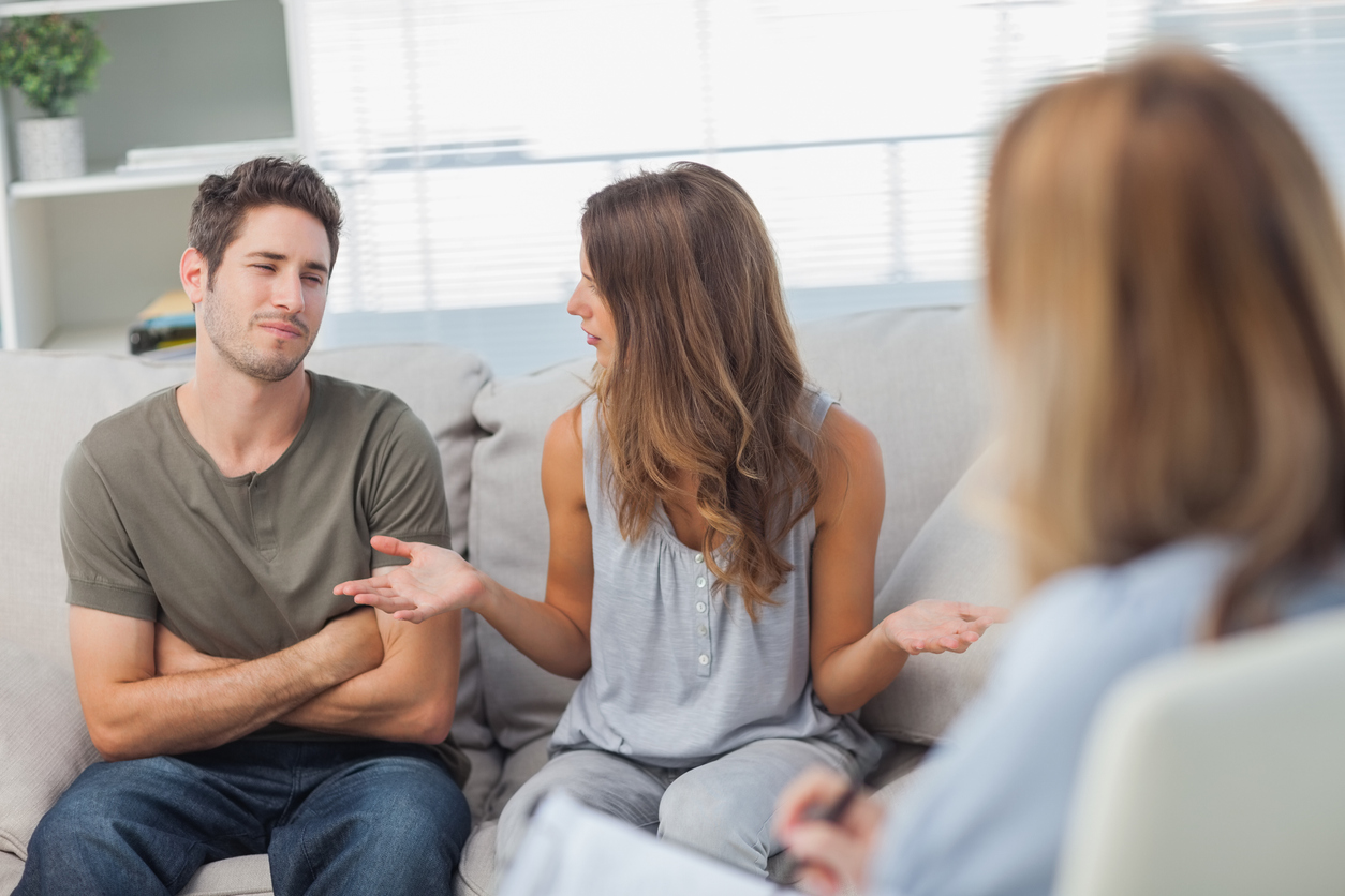 Η έκφραση προσώπου που προδίδει ότι ένα ζευγάρι κατά 93,6% θα χωρίσει, σύμφωνα με ειδικό