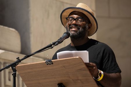 Ο πρώην κρατούμενος που γέμισε με βιβλία τις φυλακές