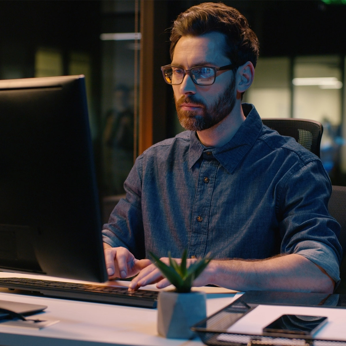 Έχεις πονοκέφαλο ή πόνο στον αυχένα; Πότε φταίνε οι οθόνες