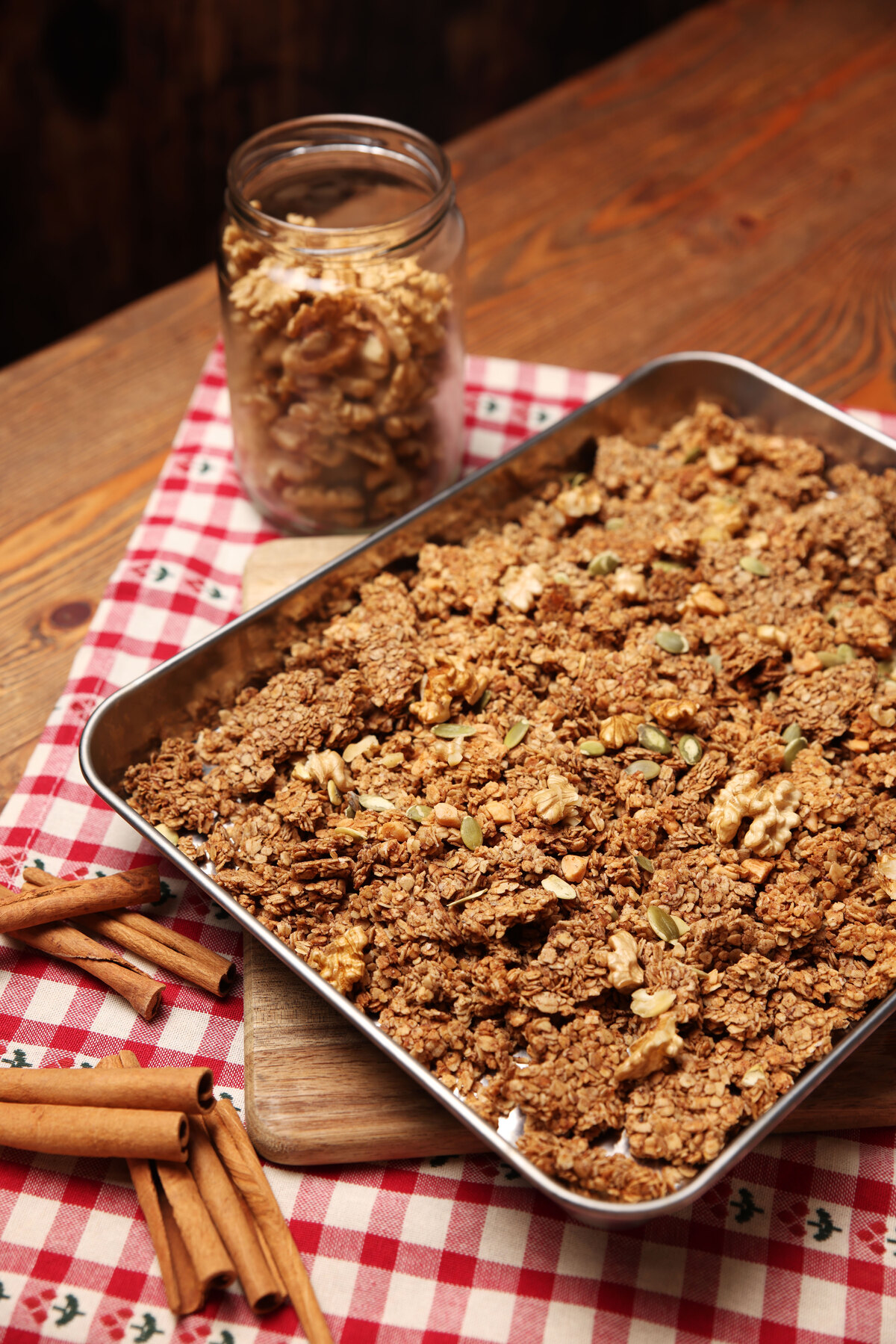 Γκρανόλα με γεύση μελομακάρονο για γιορτινό και ισορροπημένο πρωινό