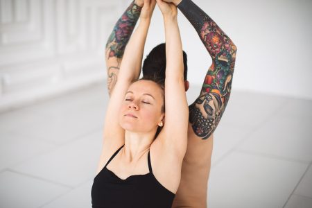 Μπορεί η yoga να σώσει τη σχέση σου;