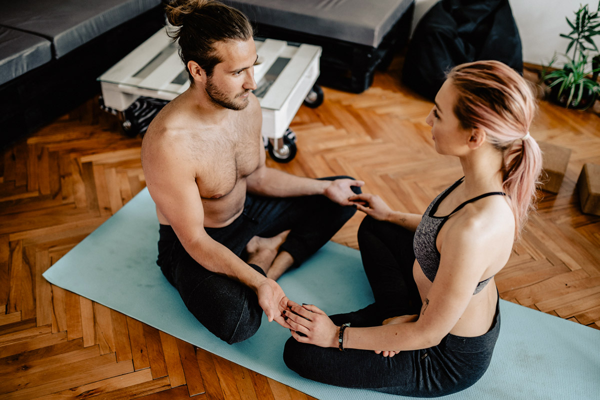 Μπορεί η yoga να σώσει τη σχέση σου;