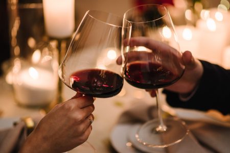 Ποια ελληνικά κρασιά προφυλάσσουν τα κύτταρά σου από βλάβες (και πώς)