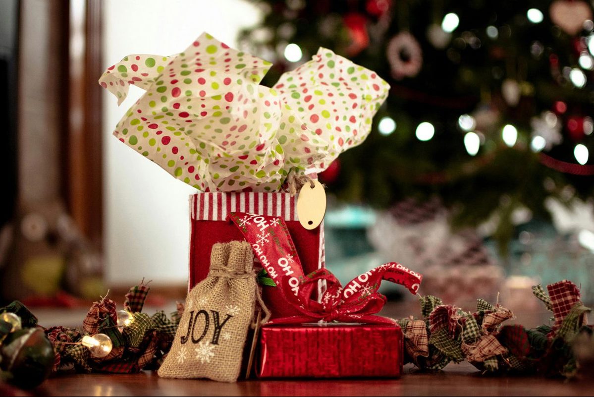 Πώς να μπεις στο κλίμα των γιορτών χωρίς να αδειάσει το πορτοφόλι σου