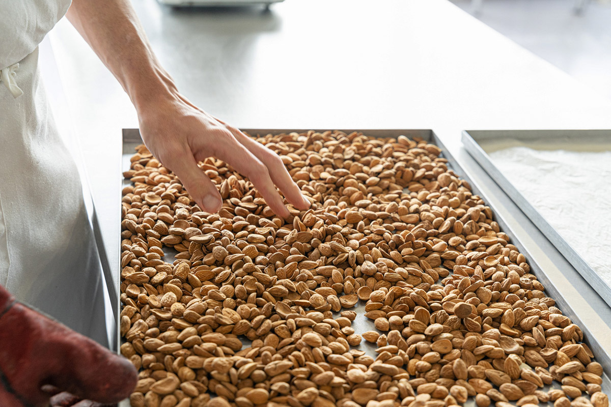 Ξηροί καρποί ψημένοι ή ωμοί: Ποιοι είναι πιο υγιεινοί;