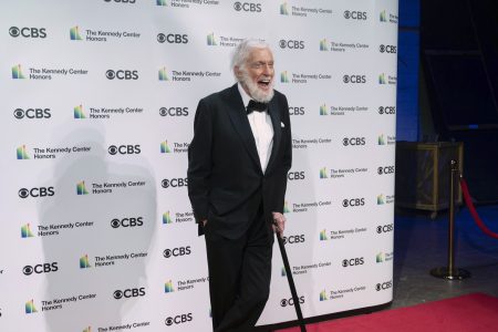 Ο αιωνόβιος Dick Van Dyke αποκαλύπτει το μυστικό της μακροζωίας του