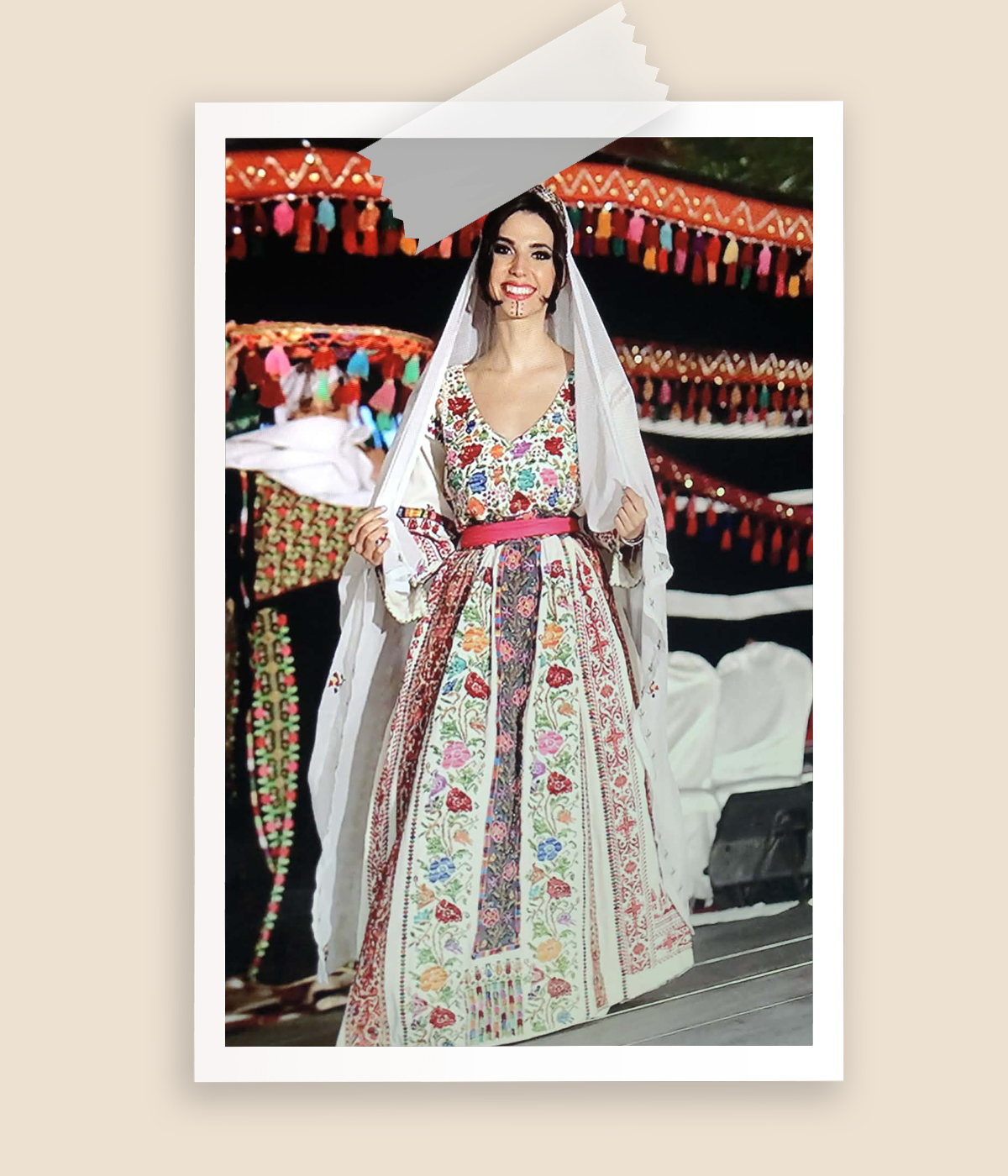 Η Aida διασώζει την κληρονομιά της Παλαιστίνης συγκεντρώνοντας και συντηρώντας παραδοσιακές φορεσιές