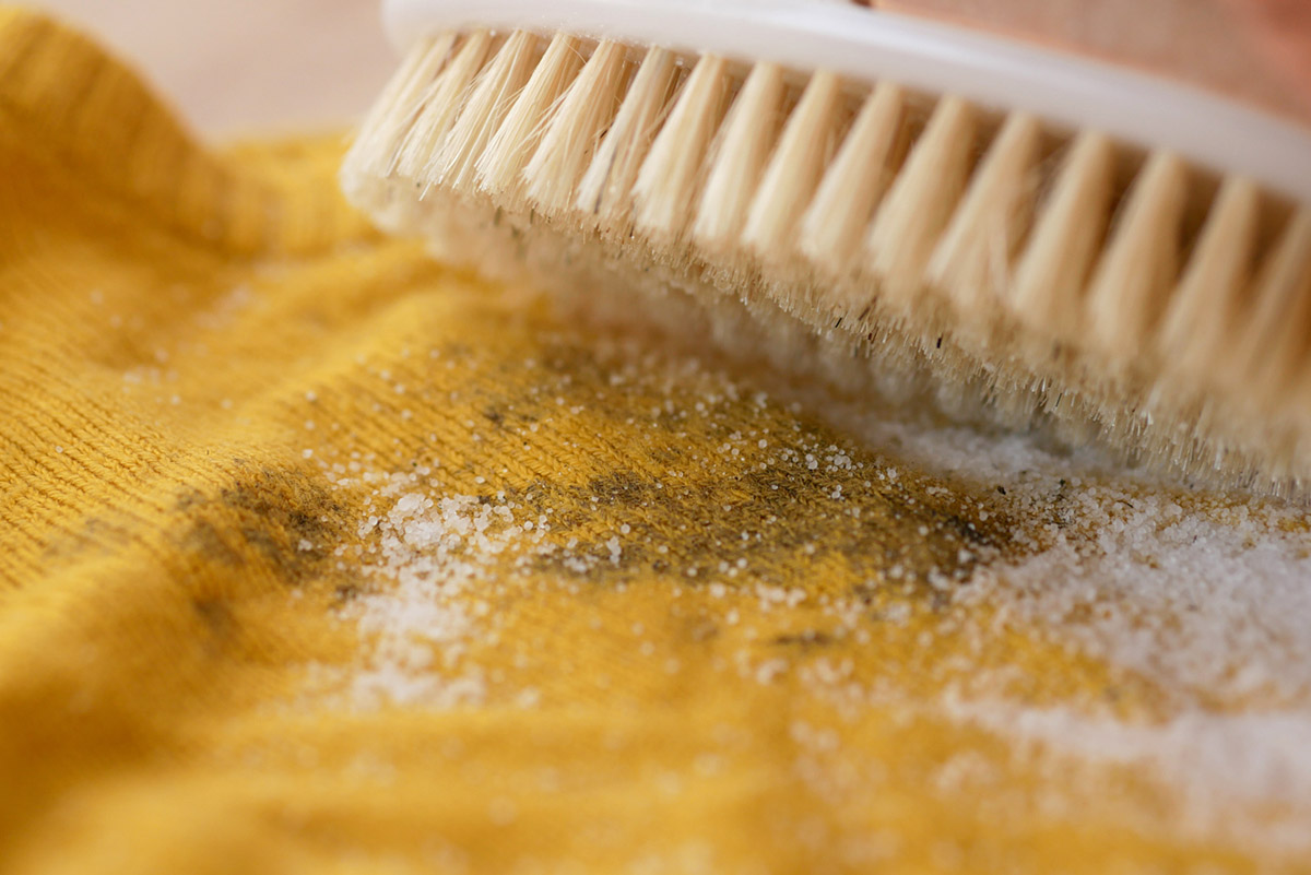 Πώς να χρησιμοποιήσεις το αλάτι ως φυσικό καθαριστικό στο σπίτι