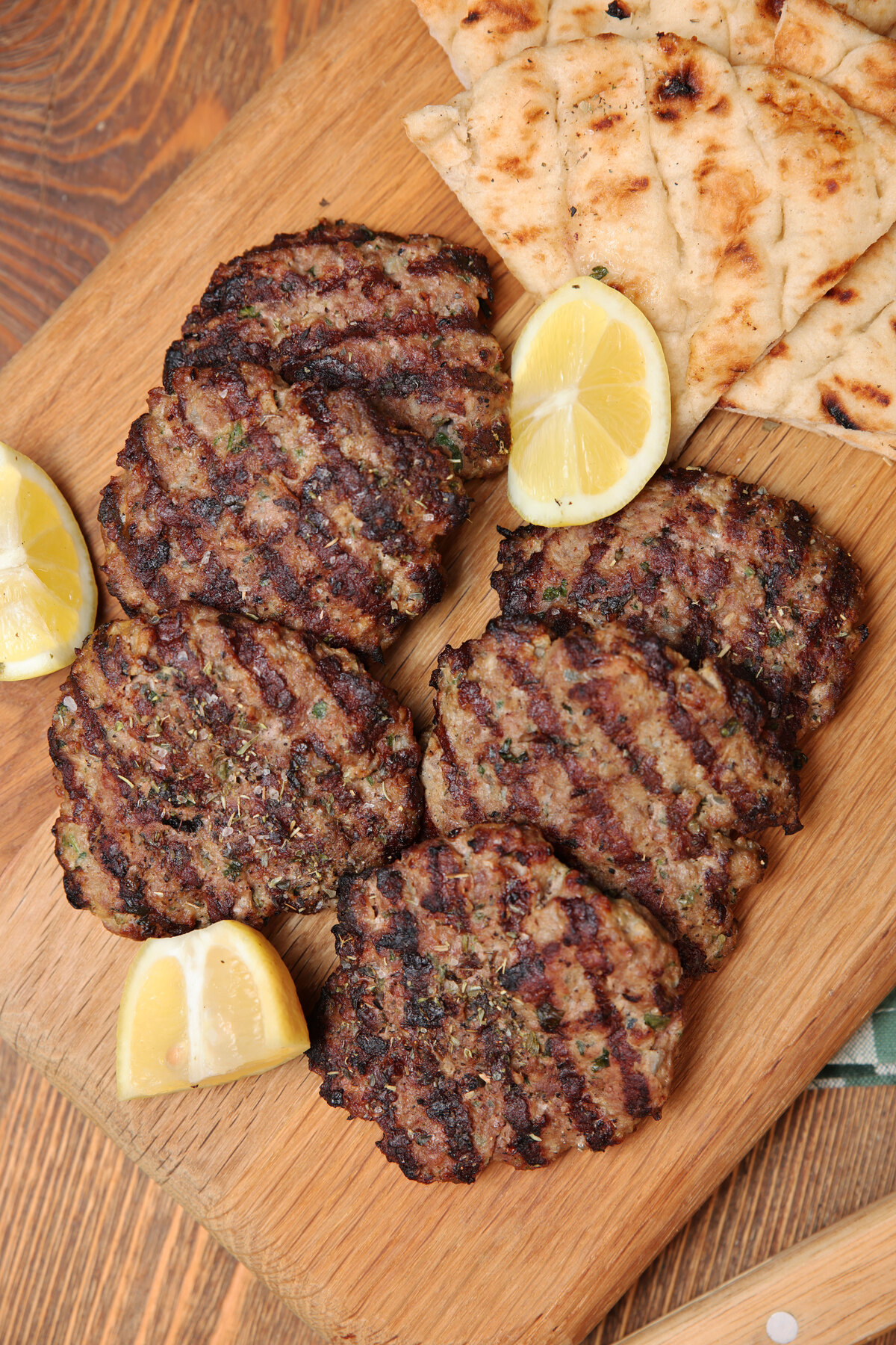 Αφράτα μπιφτέκια μοσχαρίσια σαν ταβέρνας