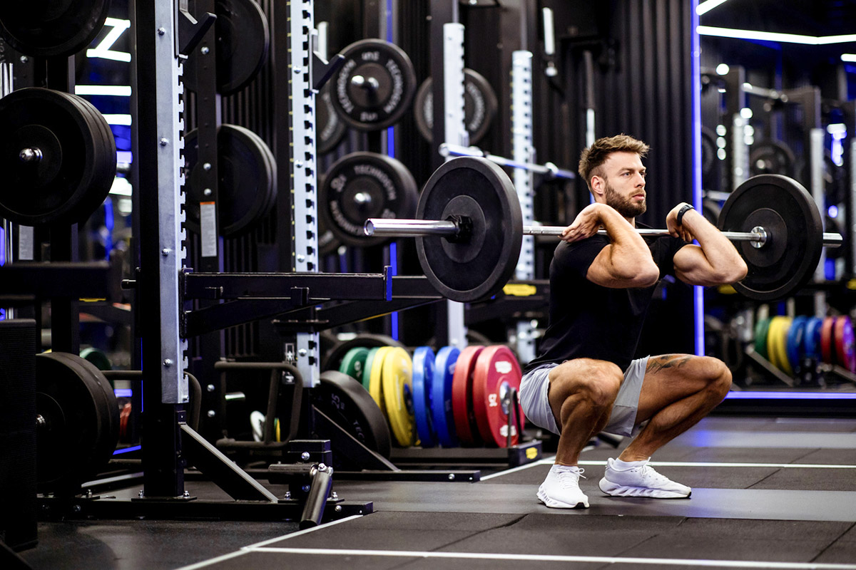 Τι κάνεις λάθος στα βαθιά καθίσματα και επιβαρύνεις τα γόνατα