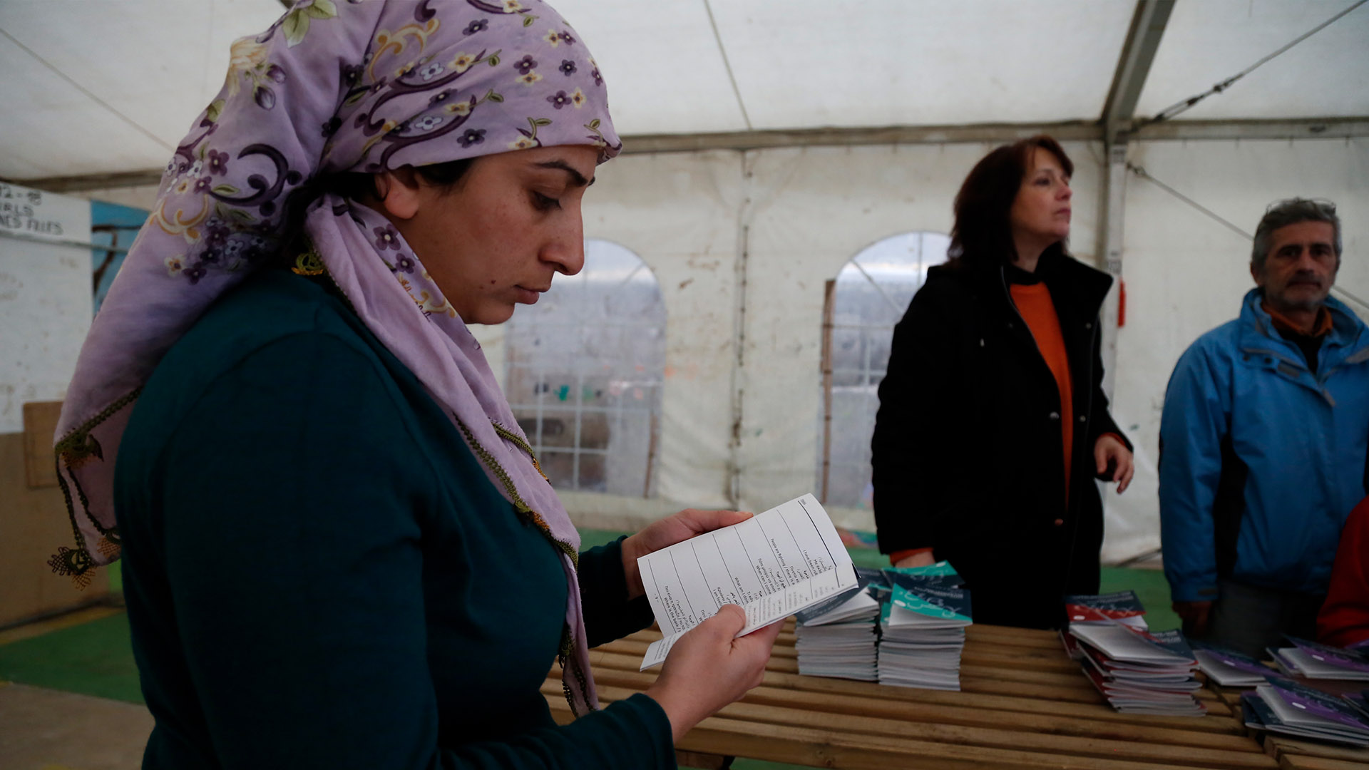 Μητρική γλώσσα και εκπαίδευση προσφύγων: 3 εκπαιδευτικοί μιλούν για το κενό της ελληνικής πολιτείας