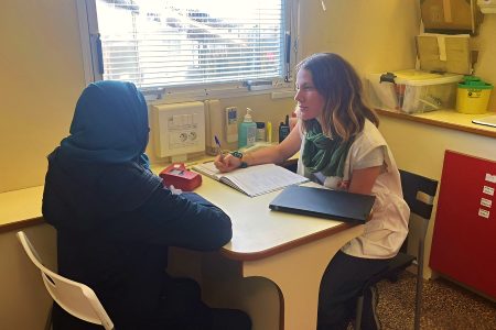 Ακρωτηριασμός γεννητικών οργάνων: Η σιωπηλή βία που βαραίνει εκατομμύρια γυναίκες