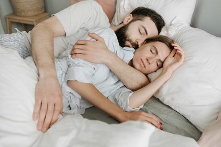 Καλός ύπνος ή καλό σεξ; Τι σε ωφελεί περισσότερο