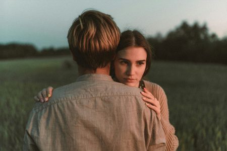 3 λόγοι που έχεις ανασφάλεια στη σχέση σου, ακόμη κι όταν όλα πάνε καλά