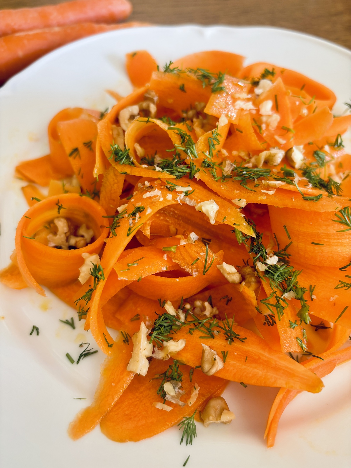 Carrot Ribbon Salad: Η viral σαλάτα καρότου σε 3 εύκολες εκδοχές