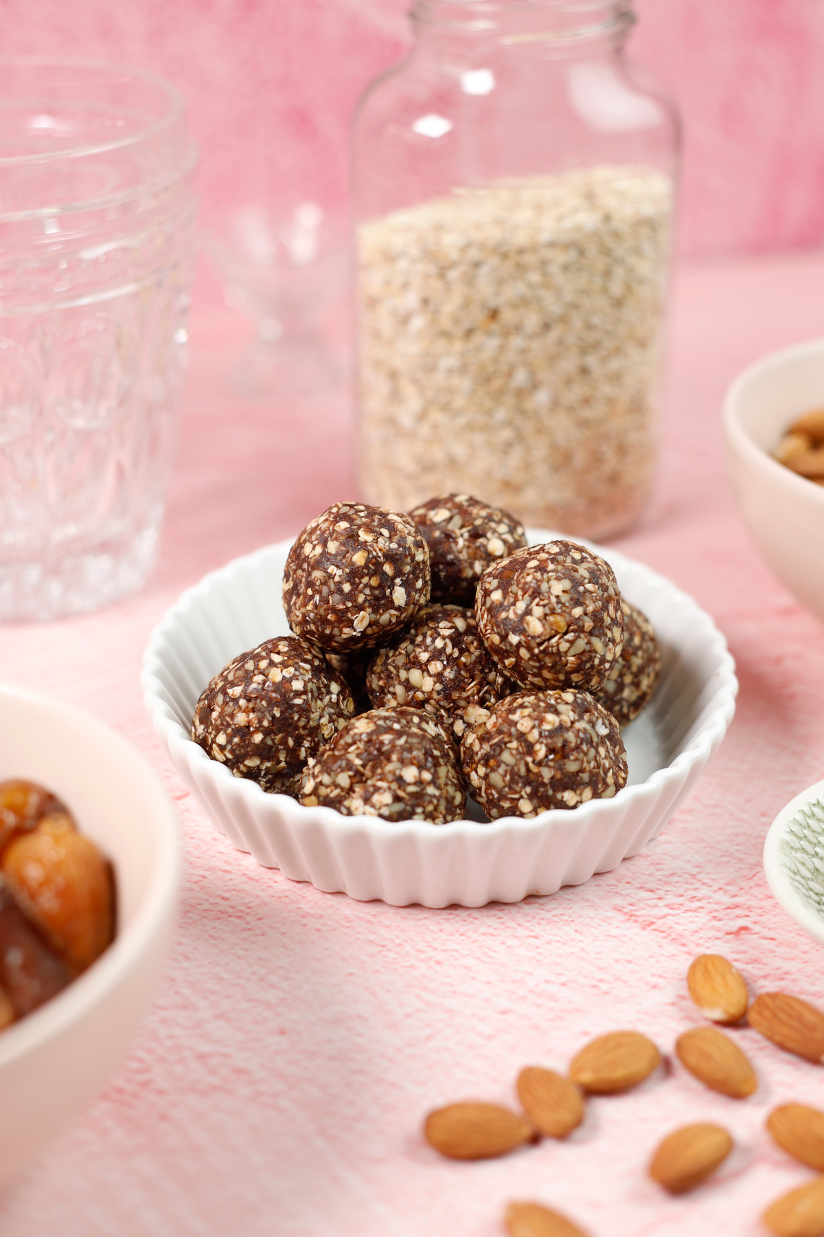 energy balls με χουρμάδες και αμύγδαλα