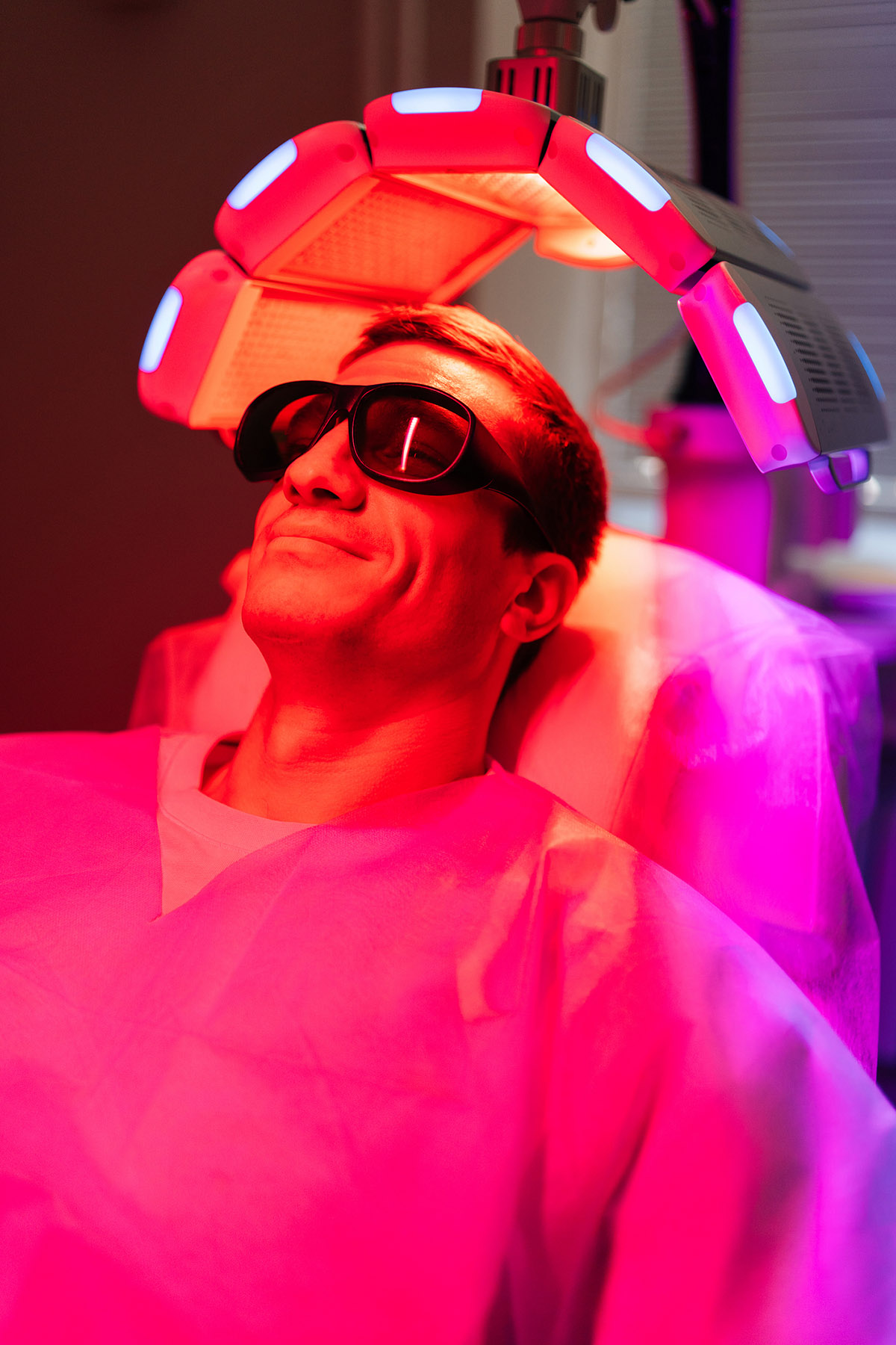 Κορεάτες επιστήμονες έφτιαξαν καπέλο που φρενάρει την τριχόπτωση