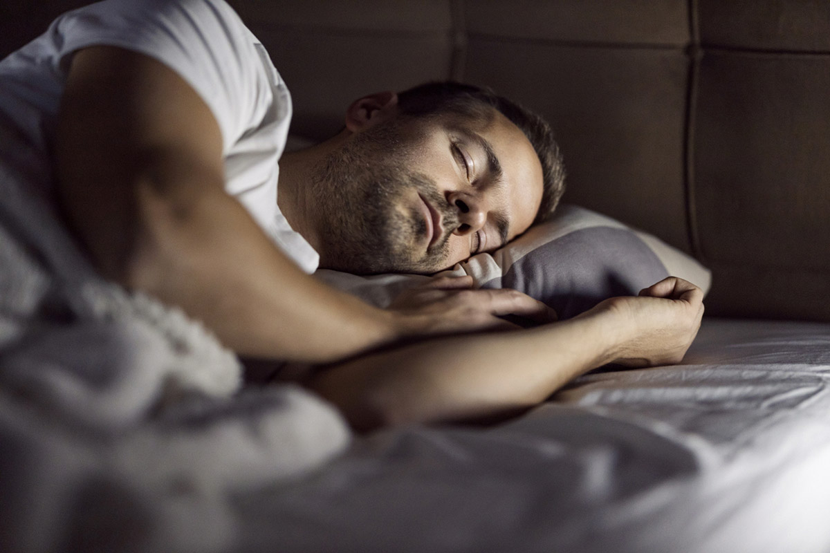 Ντους με φως ή στο σκοτάδι για καλύτερο ύπνο;