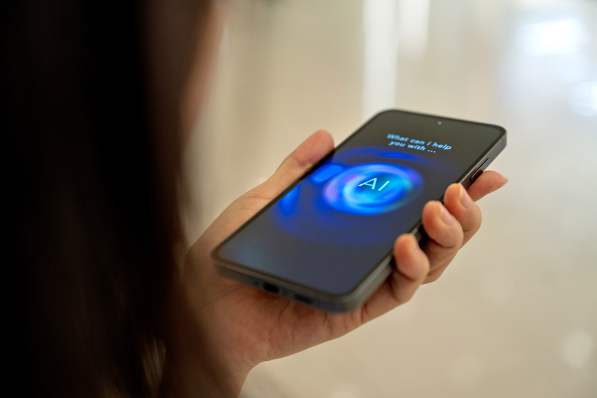 Τι λύσεις φέρνει η τεχνητή νοημοσύνη στα άτομα με προβλήματα ακοής