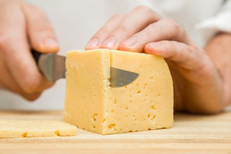 Πώς τα τυριά επηρεάζουν τη χοληστερίνη μας