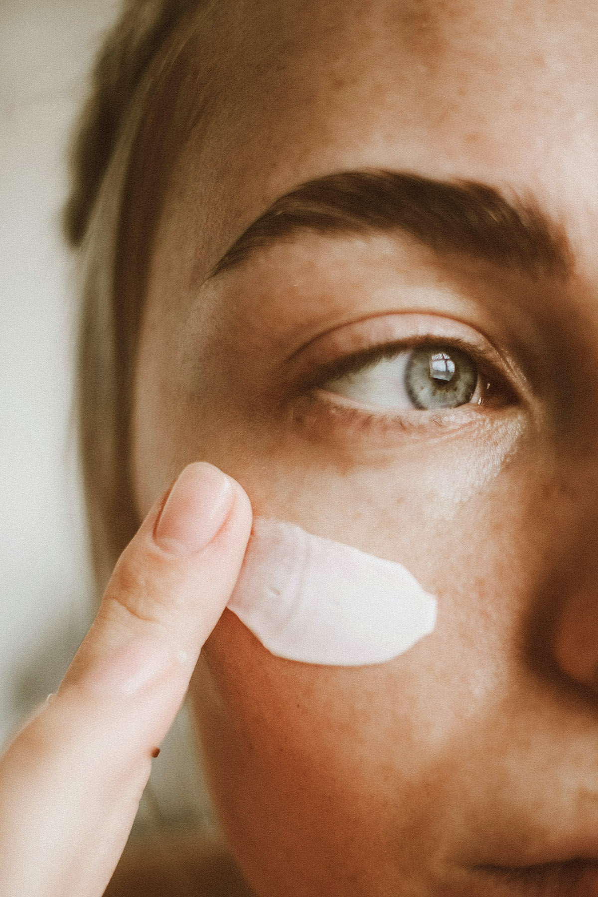 Υπάρχει πράγματι σχέση ανάμεσα στην υγεία του δέρματος και την άνοια;