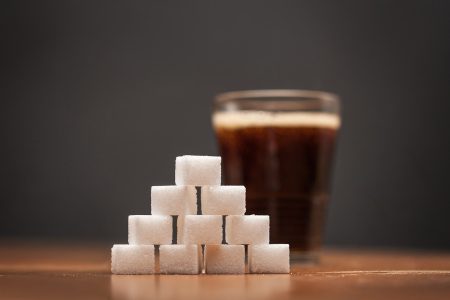 Η αλήθεια για τα ζαχαρούχα ποτά και την παχυσαρκία: Τι προτείνει ο Παγκόσμιος Οργανισμός Υγείας