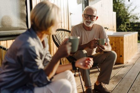 8 καθημερινές συνήθειες που φθείρουν τα οστά σου χωρίς να το καταλαβαίνεις