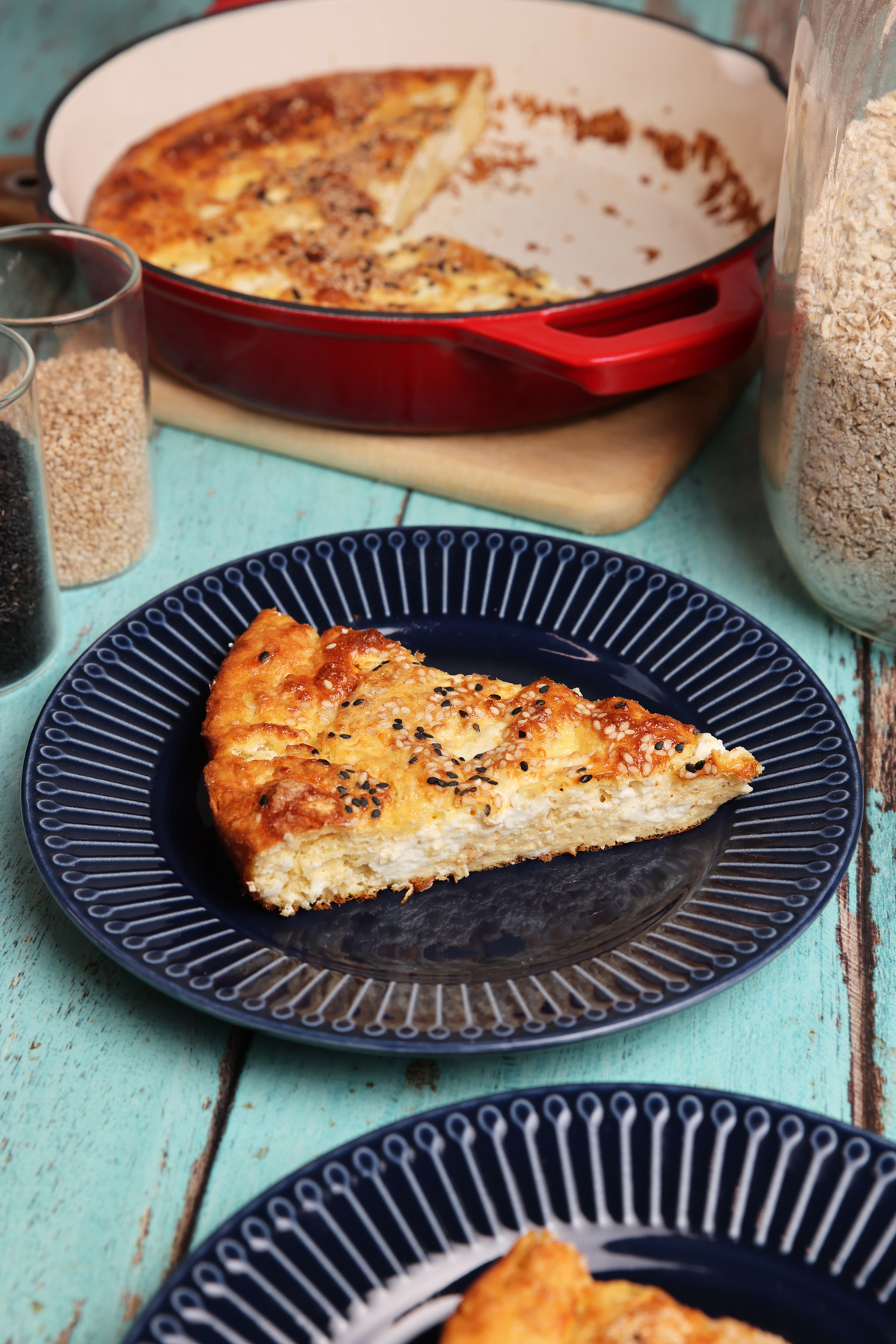 Εύκολη πρωτεϊνική τυρόπιτα στο μπλέντερ με cottage και βρώμη