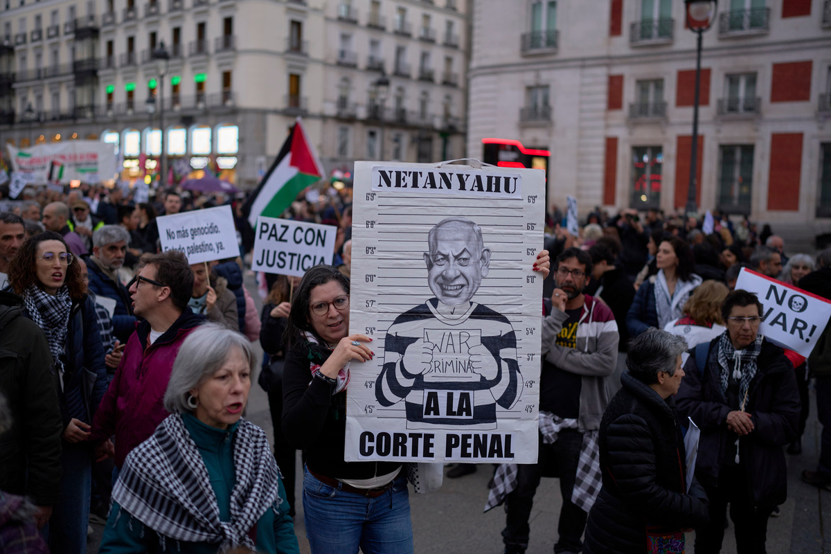 Το τολμηρό «πείραμα ανθρωπιάς» της Ισπανίας σε μια Ευρώπη που χτίζει φράχτες