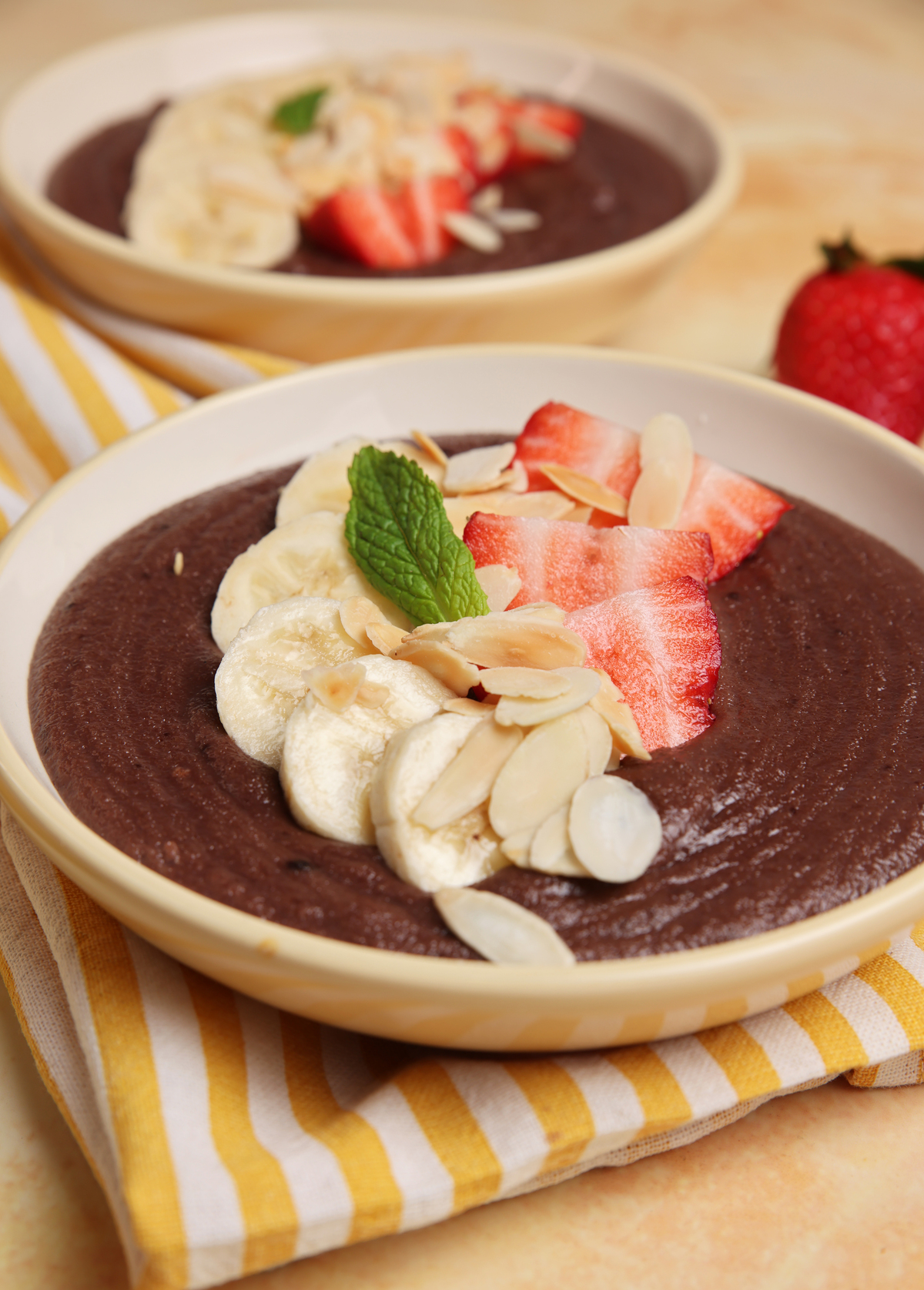 Εύκολη σιμιγδαλένια κρέμα με σοκολάτα και γάλα αμυγδάλου χωρίς ζάχαρη